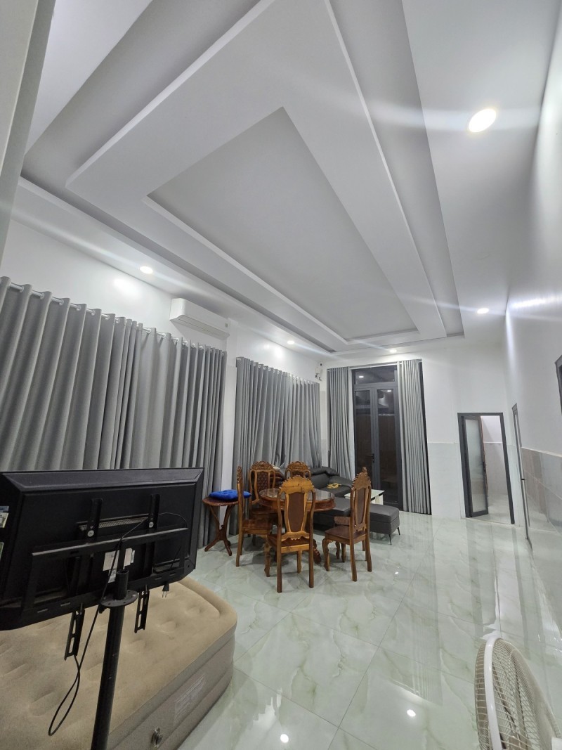 Bán Biệt Thự sân vườn đường Trường lưu, Long Trường, Q9, Thủ Đức, TP HCM. DT 624m2, SHR. Giá 15,3 2