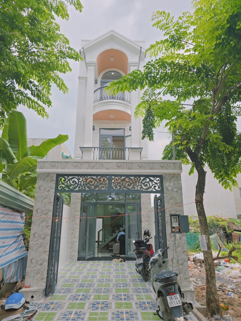 Bán nhà mặt phố đường Lò Lu, Q.9, Thủ Đức, TP HCM. DT 68m2, 4 tầng, sổ hồng riêng, giá 6,95 tỷ. 5