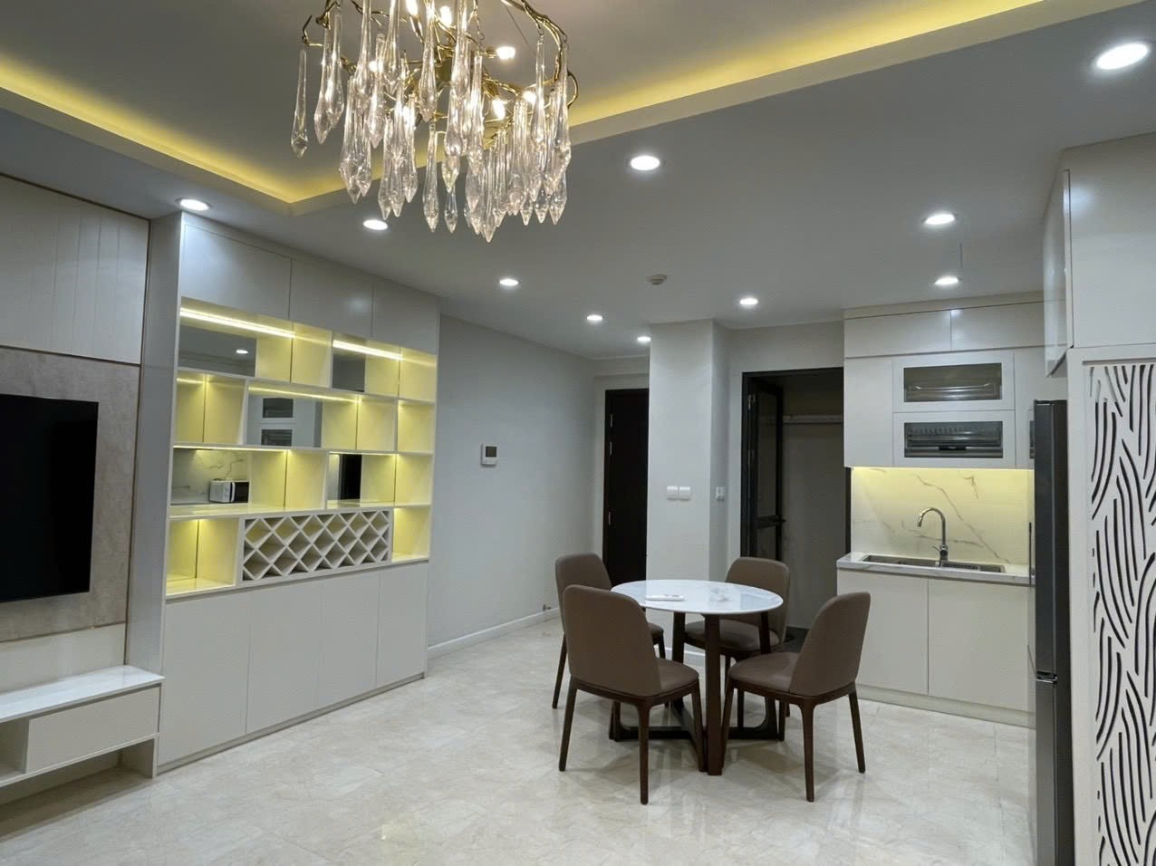 Bán căn hộ 3PN-93m2 tại Vinhomes D'Capitale, chỉ 10.3x tỷ 2