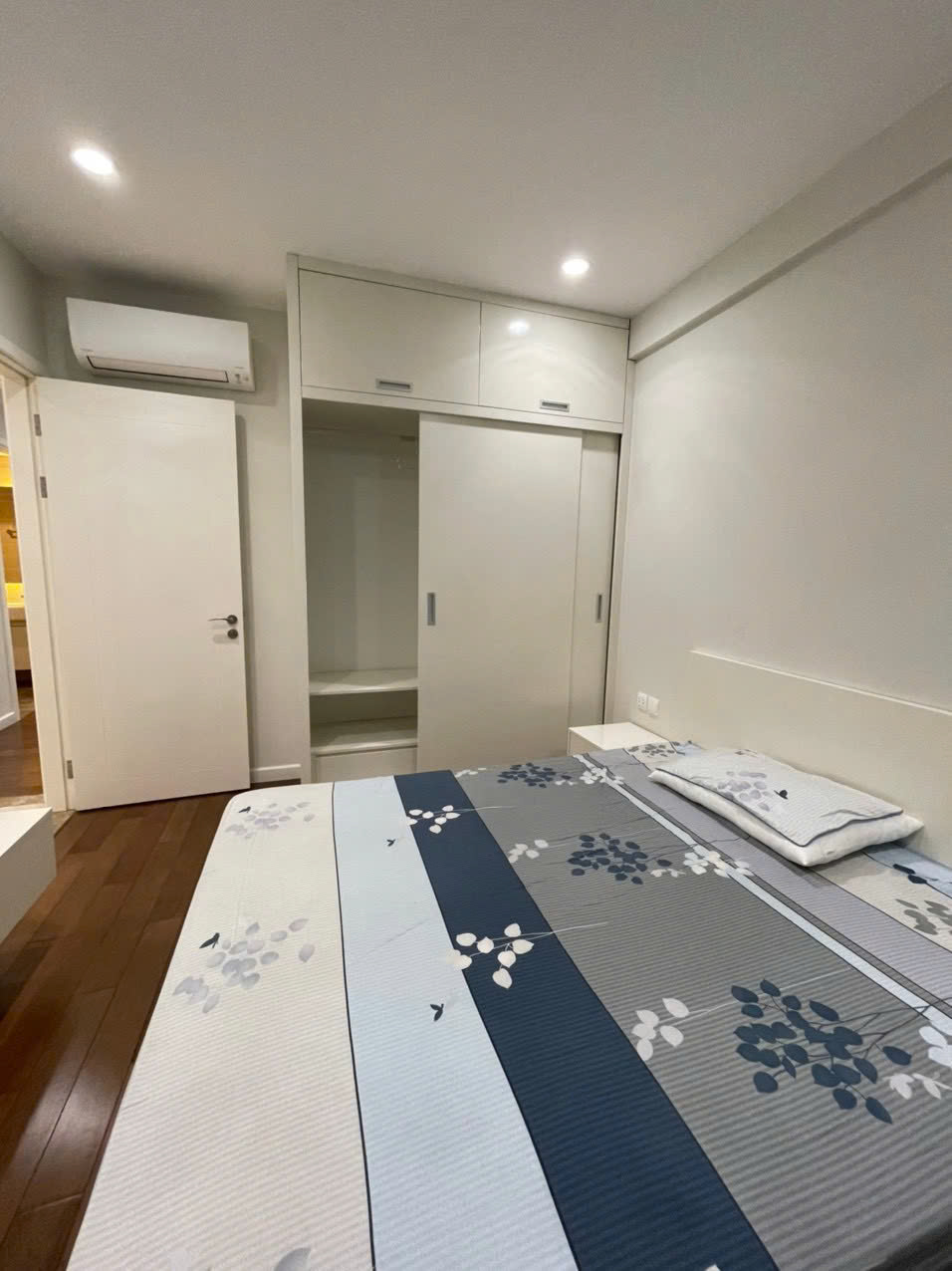 Bán căn hộ 3PN-93m2 tại Vinhomes D'Capitale, chỉ 10.3x tỷ 6