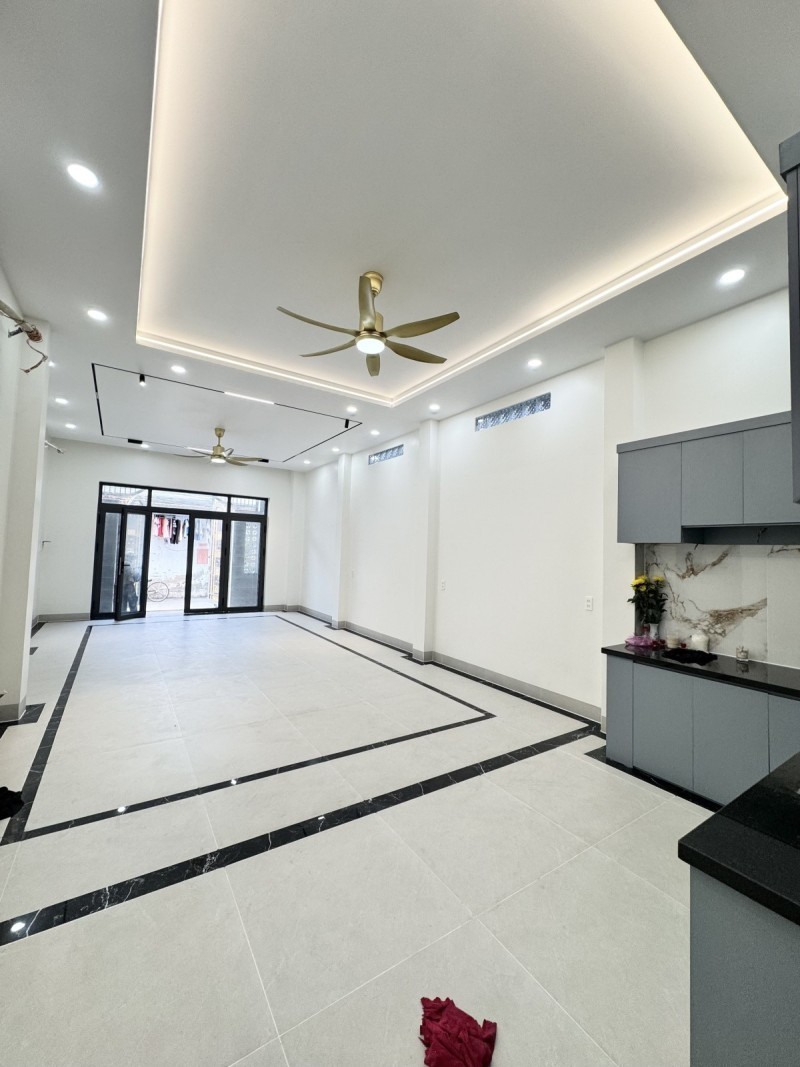Bán nhà mặt phố đường Số 10, Tam Bình, Thủ Đức, TP HCM. DT 100m2, 2 tầng, giá 7.9 tỷ, sổ hồng 2
