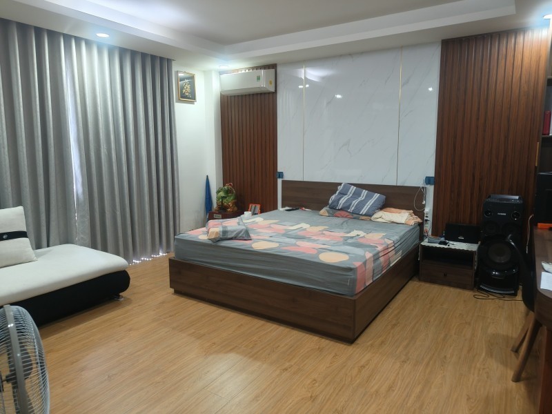Bán nhà đường số 6, KDC Êm Đềm, Linh Xuân, Thủ Đức, TP HCM. DT 90 m2, 4 tầng. Giá 8,9 tỷ 2