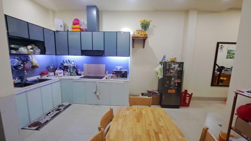 Bán nhà mặt phố đường Lò Lu, Q.9, Thủ Đức, TP HCM. DT 68m2, 4 tầng, sổ hồng riêng, giá 6,95 tỷ. 3