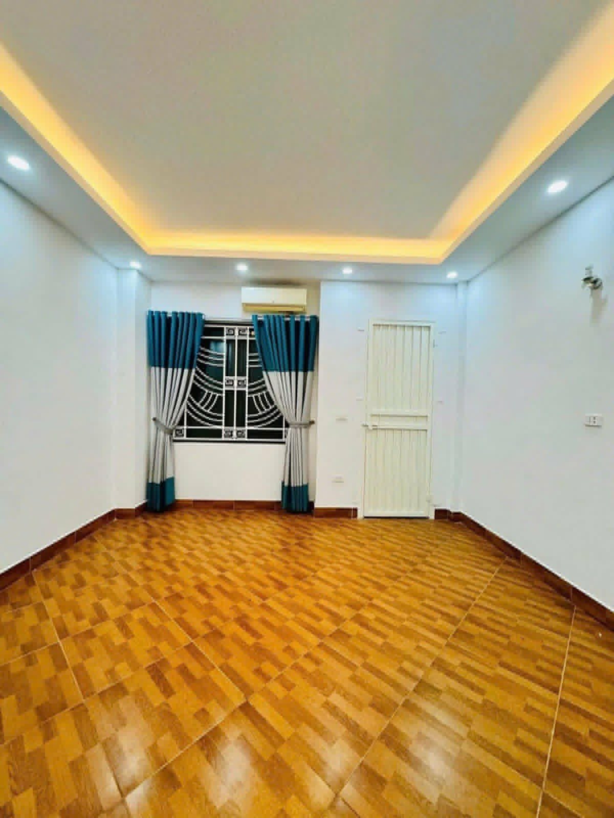 Cần bán Nhà mặt tiền đường Trương Định, Phường Hoàng Văn Thụ, Diện tích 32m², Giá 7.3 Tỷ 5