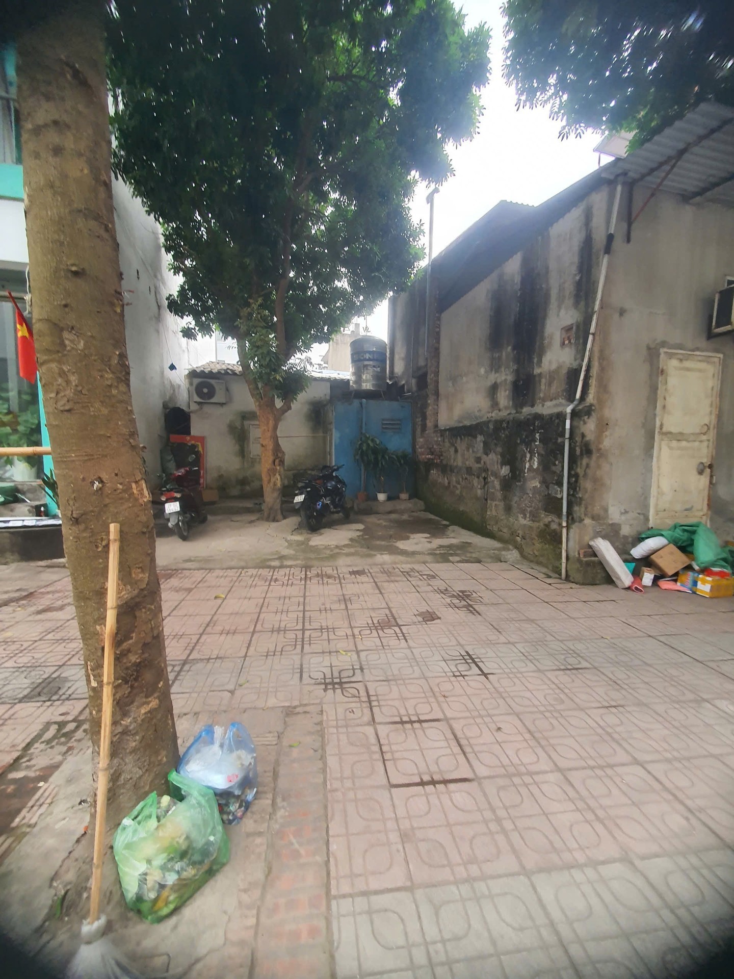 Tin thật Đối diện Biệt Thự Lý Sơn Long Biên 24 tỷ 90m vỉa hè rộng
