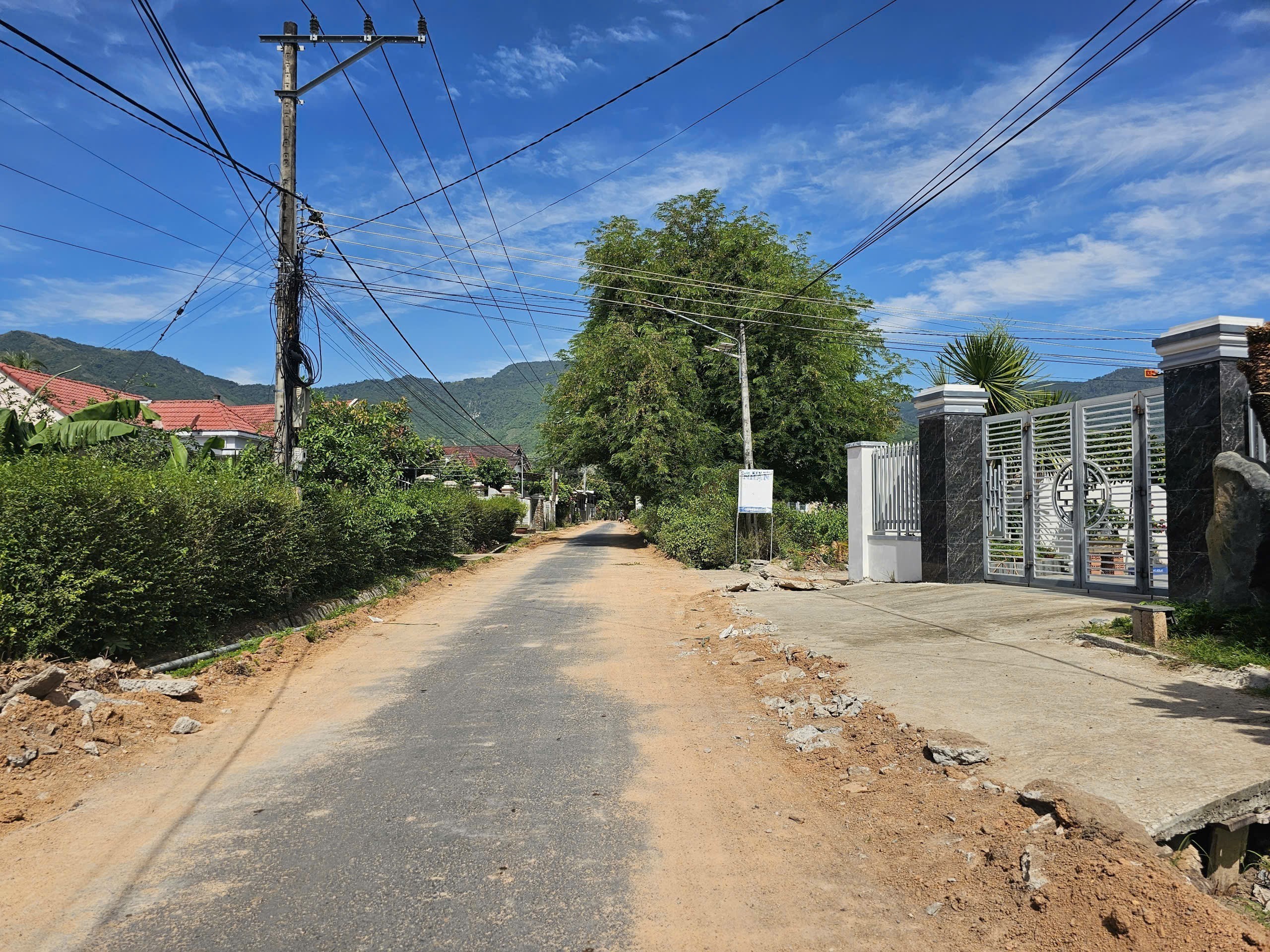 Bán đất Suối Tiên giá rẻ mặt đường nhựa sát bên Hương Lộ 39 - dân cư đông 2