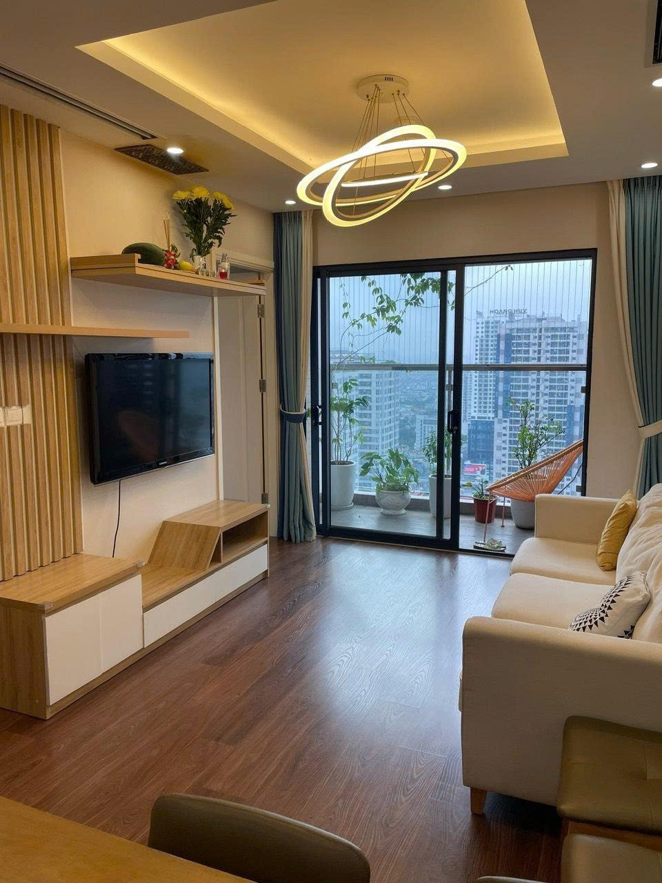 BÁN căn hộ Imperia Garden - 2 ngủ 70m2 full đồ - giá 7.x tỷ
