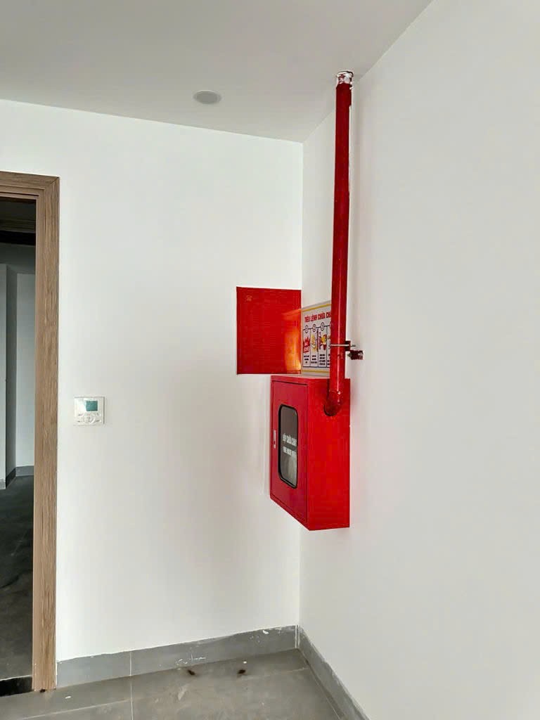 Cho thuê nhà căn góc, Lê Văn Lương, Khuất Duy Tiến; 103m2* 5T -44 tr 2