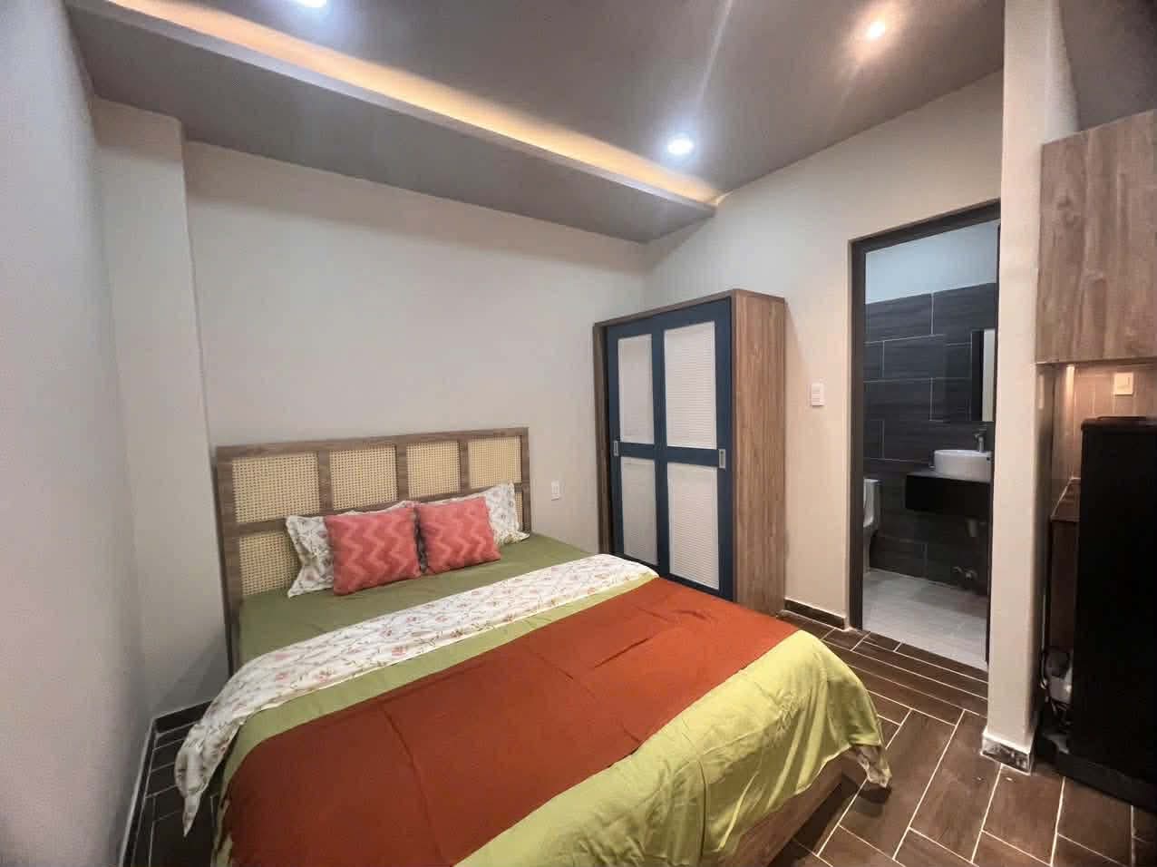 106m² ngang 7.9m - Nguyễn Gia Trí, đối diện ĐH Ngoại thương -  6PN doanh thu 40tr/tháng 10