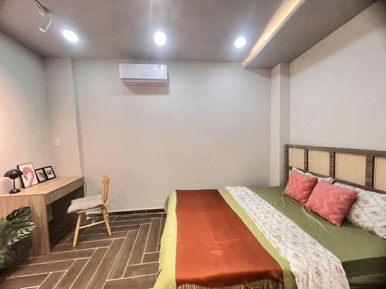 106m² ngang 7.9m - Nguyễn Gia Trí, đối diện ĐH Ngoại thương -  6PN doanh thu 40tr/tháng 9