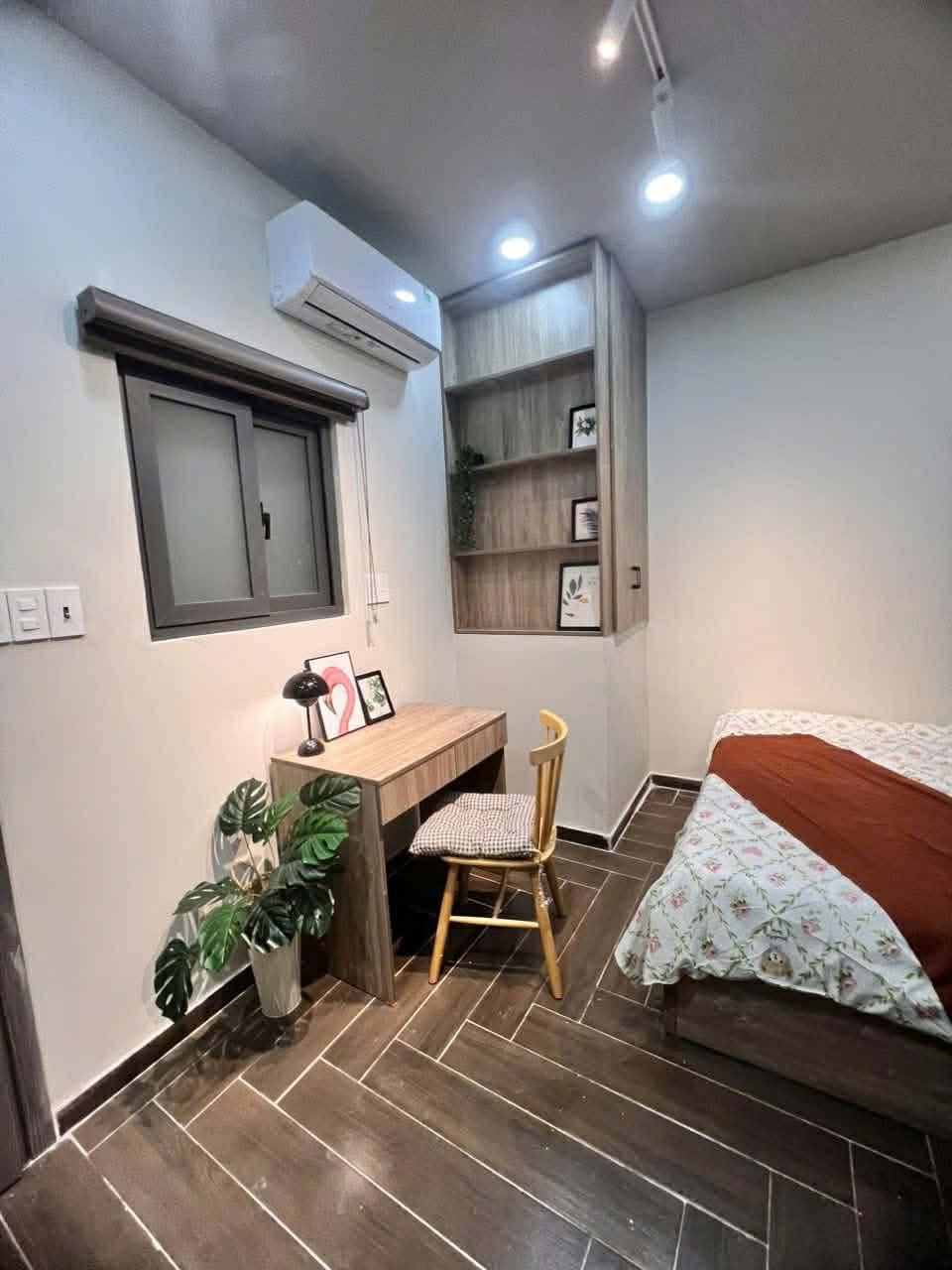 106m² ngang 7.9m - Nguyễn Gia Trí, đối diện ĐH Ngoại thương -  6PN doanh thu 40tr/tháng 15
