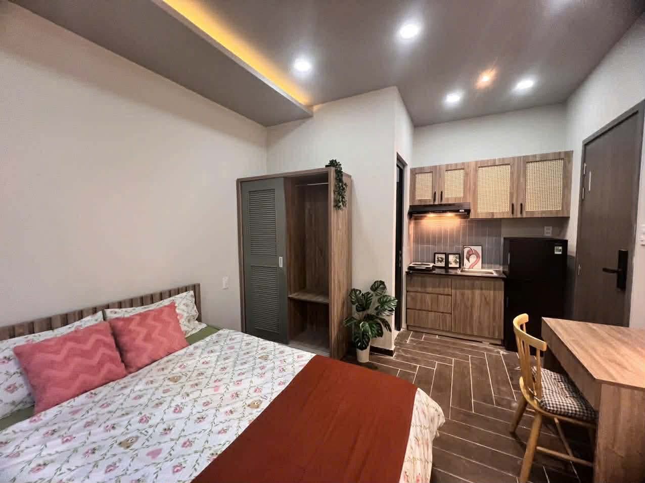 106m² ngang 7.9m - Nguyễn Gia Trí, đối diện ĐH Ngoại thương -  6PN doanh thu 40tr/tháng 12
