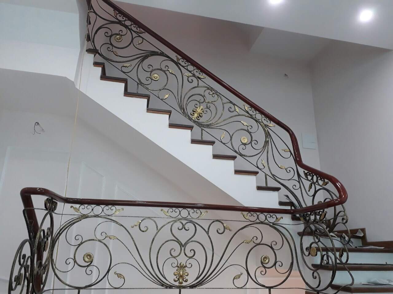 Cho thuê nhà, 113m2_ 5T; Huỳnh Thúc Kháng, Nguyên Hồng, Đống Đa -38 tr 3