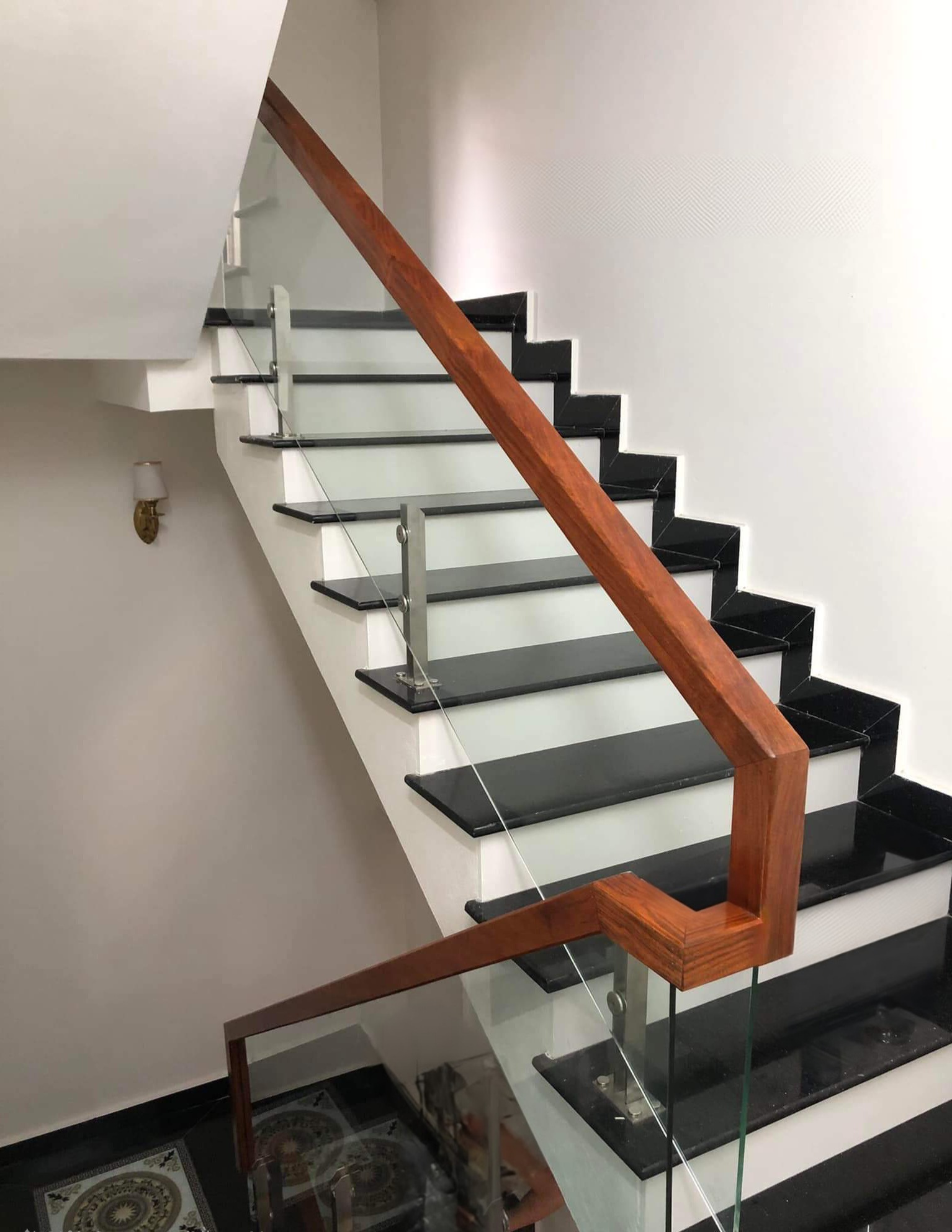 Cho thuê nhà căn góc, Lê Văn Lương, Khuất Duy Tiến; 103m2* 5T -44 tr 3