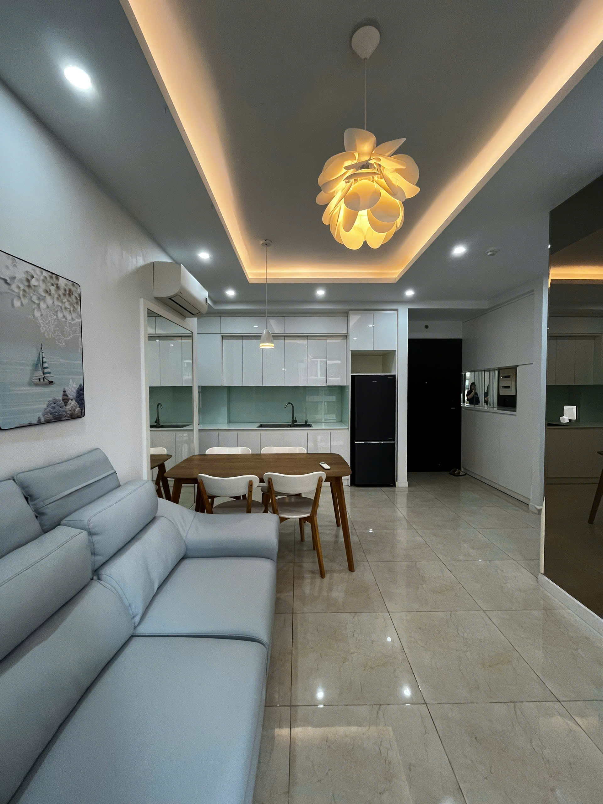 Bán căn hộ 2PN Vinhomes D'Capitale 76m2, view phố giá 8.3 tỷ