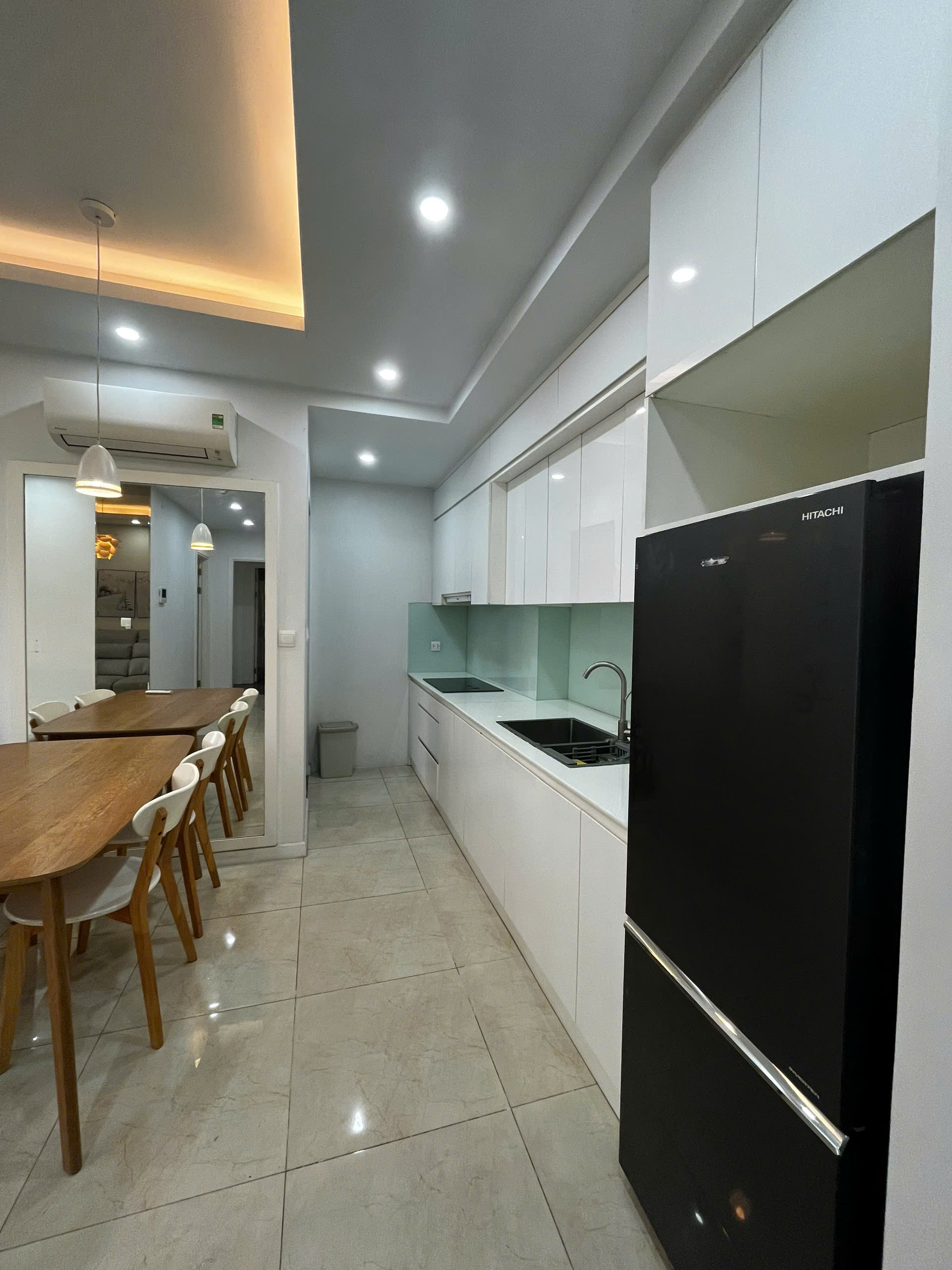 Bán căn hộ 2PN Vinhomes D'Capitale 76m2, view phố giá 8.3 tỷ 4