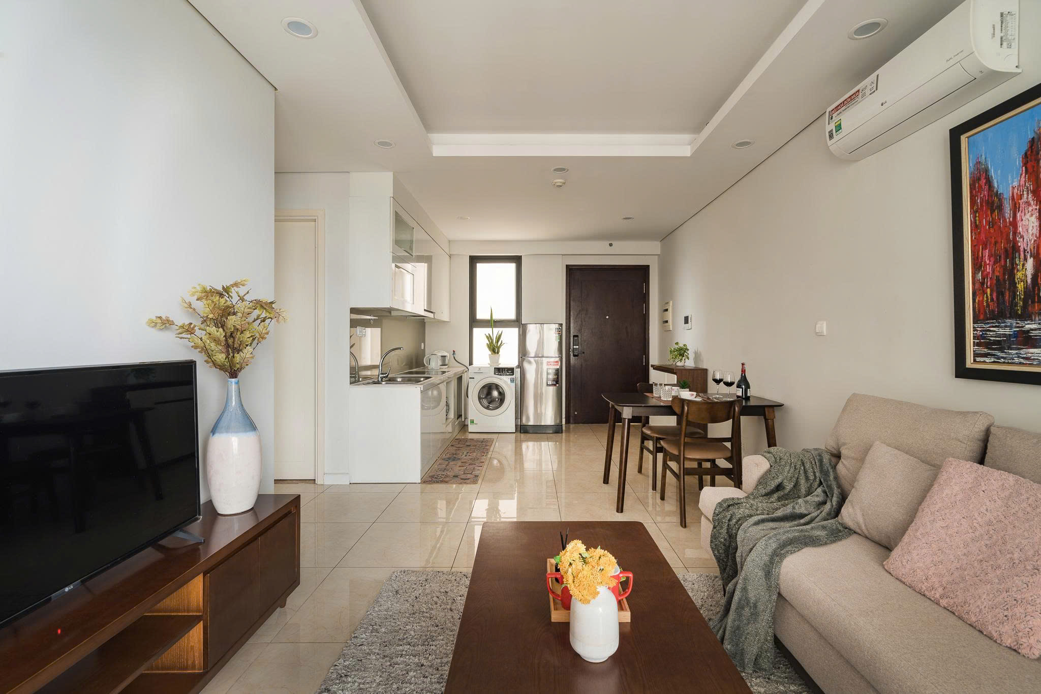 Bán căn 2PN-76m2 rộng rãi tại Vinhomes D'Capitale, giá 8.3 tỷ 4