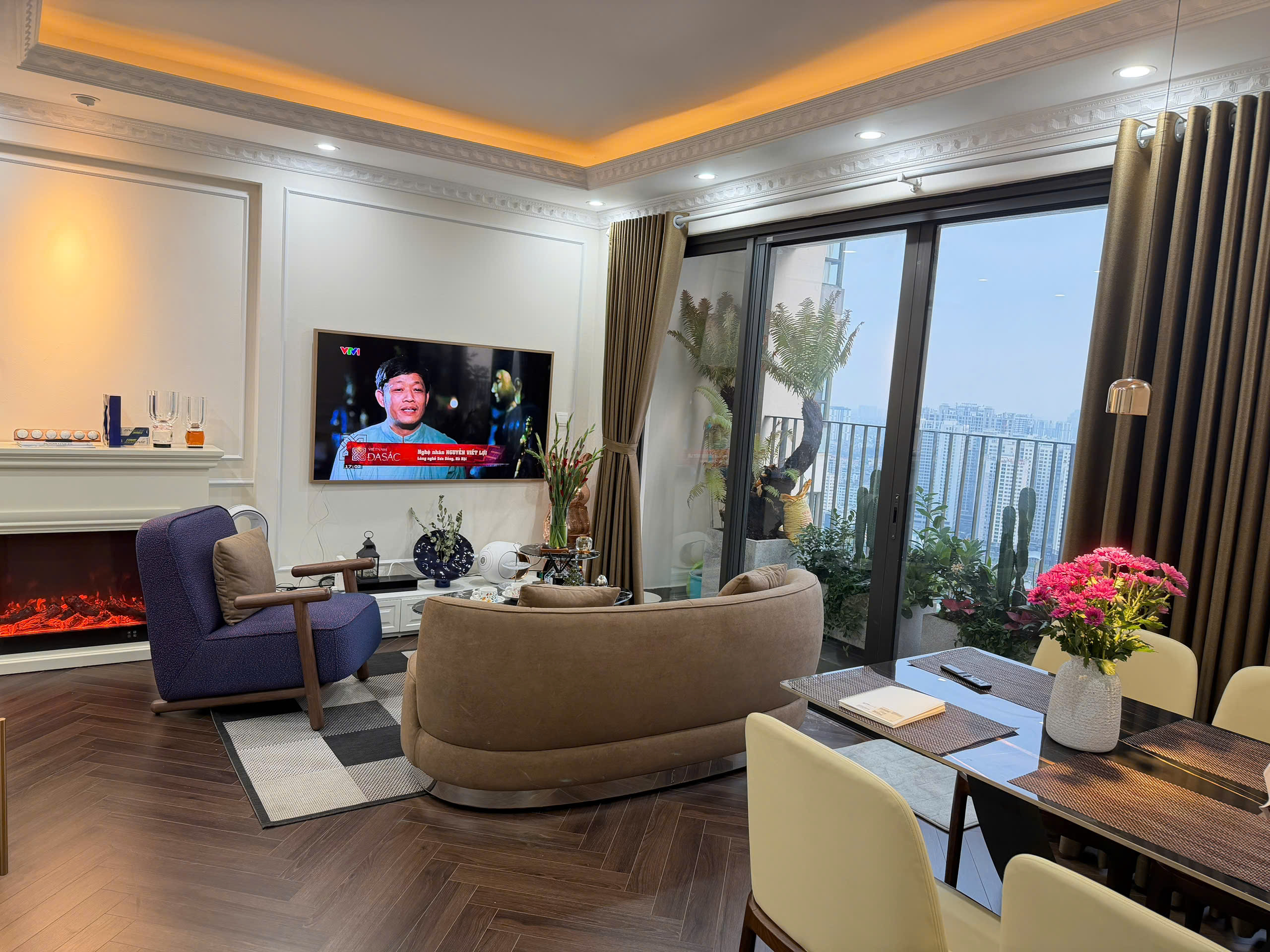Cần bán căn hộ 3PN+2VS tại Vinhomes D'Capitale giá 10.x t.ỷ