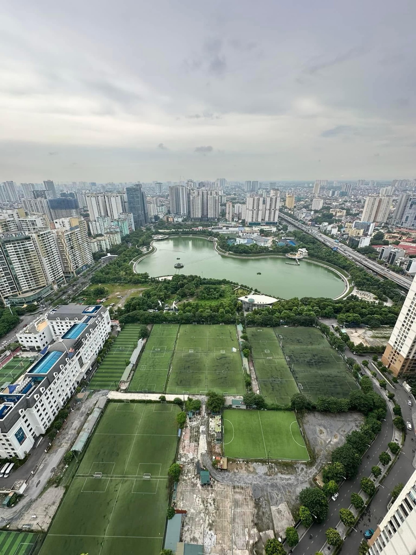 Bán căn hộ 3PN tòa C6 VINHOMES D'CAPITALE, view hồ điều hòa, giá nhỉnh 11 tỷ