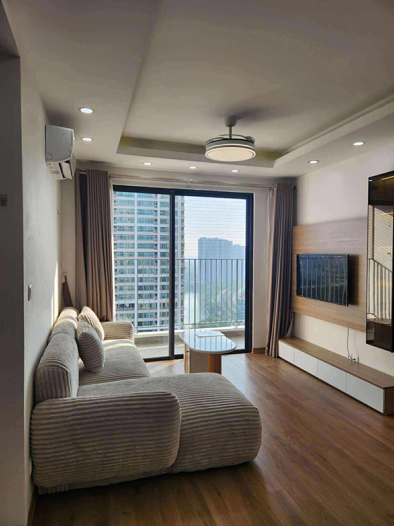 Bán căn hộ 3PN-93m2 tại VINHOMES D'CAPITALE, full đồ, giá 10.4 tỷ