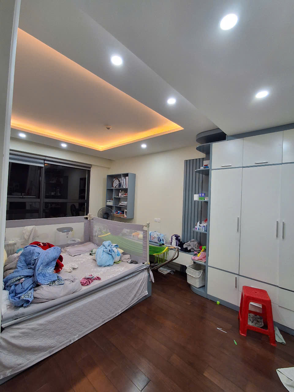 Bán căn hộ 3PN-95m2 tại VINHOMES D'CAPITALE, view hồ, full nội thất, giá 11.8 tỷ 6