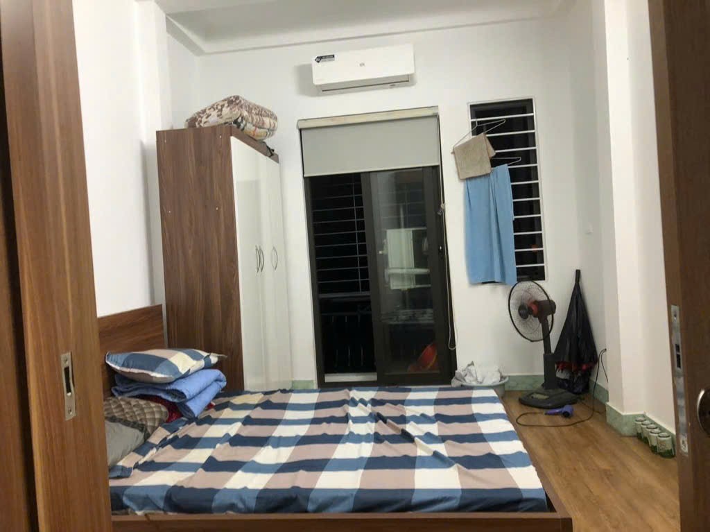 Bán gấp giá rẻ căn hộ tập thể khép kín Triều Khúc 17m/40m, tầng 3, mt 3m, 1.5 Tỷ Thanh Xuân.