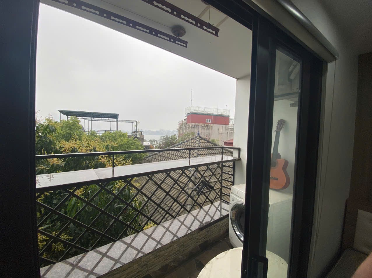 Cho thuê Căn chung cư mini vị trí đẹp nhất phố Trích Sài, Tây Hồ. View toàn mặt hồ. Chỉ 7.5tr 7