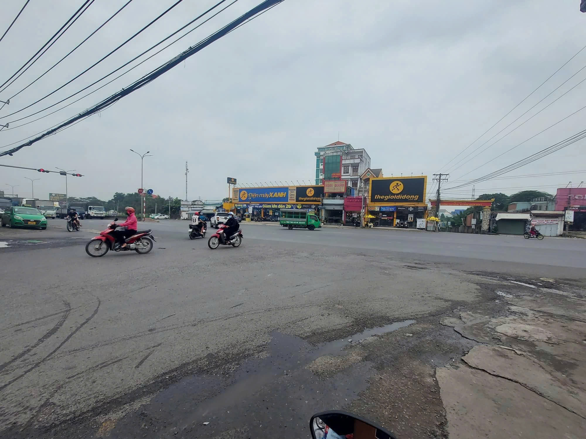 ĐẦU TƯ NGAY TRUNG TÂM THÀNH PHỐ SÂN BAY!!! CHỈ 850TR CÓ NGAY MẶT TIỀN ĐƯỜNG LỚN_SỔ SẴN!!! 7