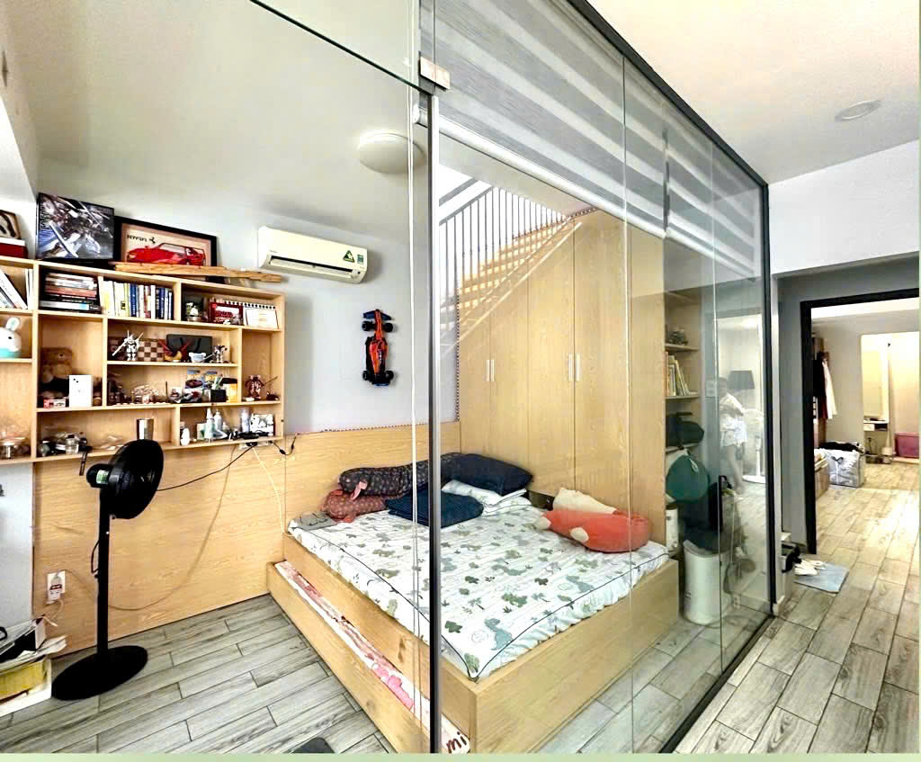NHÀ NGANG LỚN 4.9M- 72M2 CHỈ 8.36T THÔI- Đ.BẾN VÂN ĐỒN- ĐẸP, SANG XỊN SÒ- GIAO THƯƠNG Q8 VỚI Q1 4