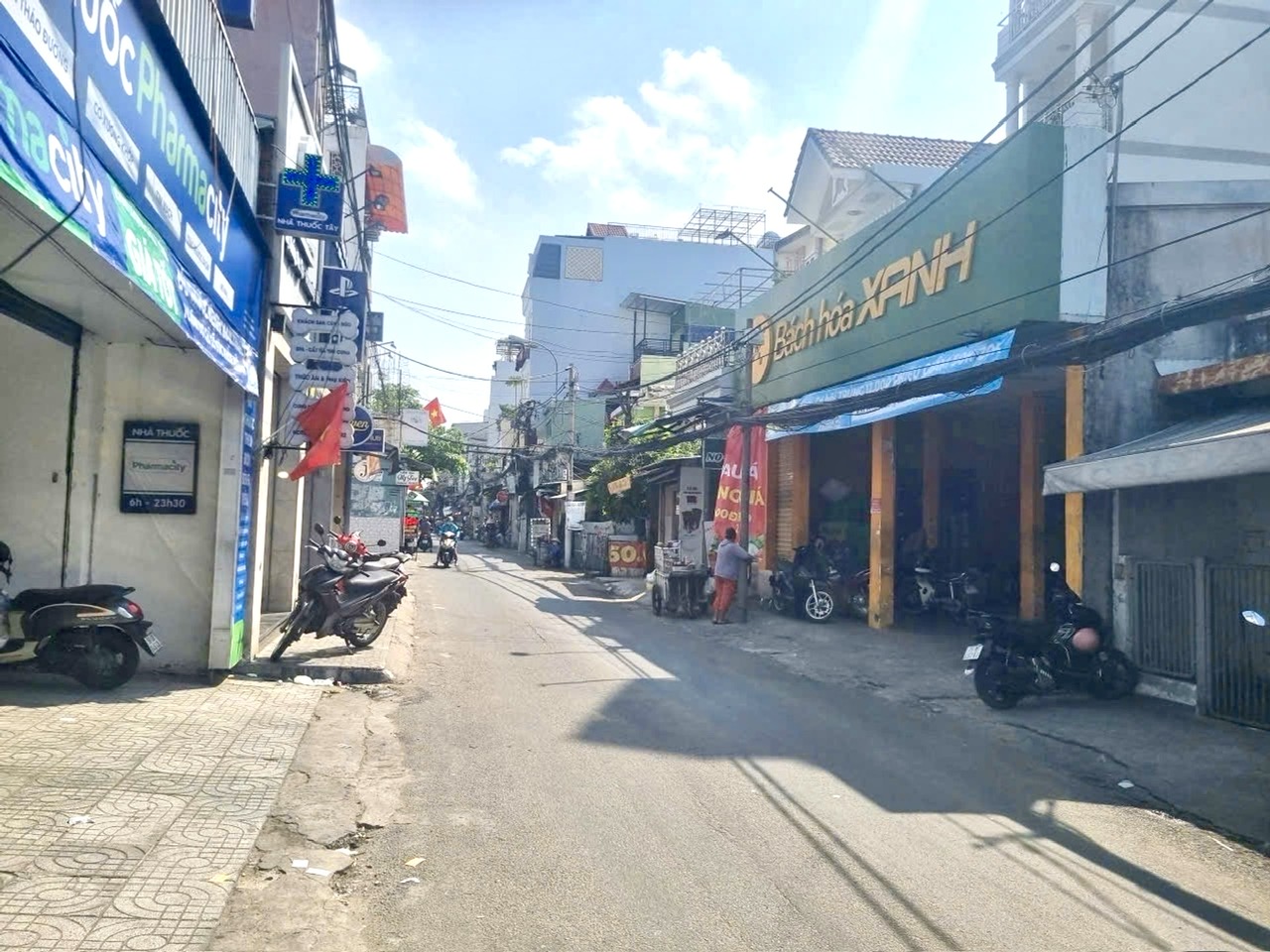 BÁN NHÀ Đ.XÓM CHIẾU- GẦN MT XE HƠI- 12TR VỀ TÚI MỠI THÁNG- 55M2 CHỈ 6.2T- ĐI TÔN THẤT THUYẾT- 4