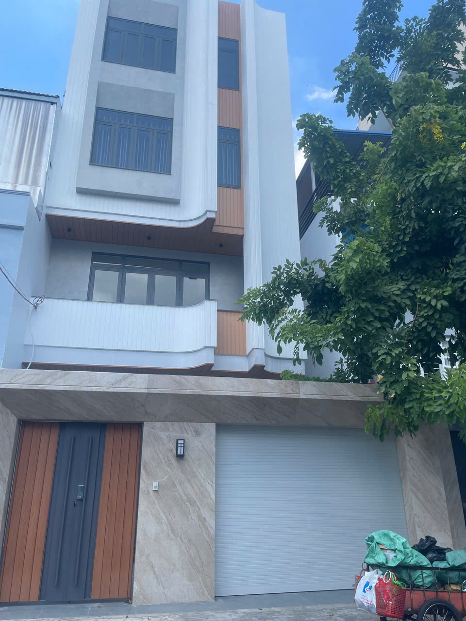 Nhà Mới 100% DT; 7.6x18m 4 Tầng đường 45 Phường Tân Quy Quận 7
