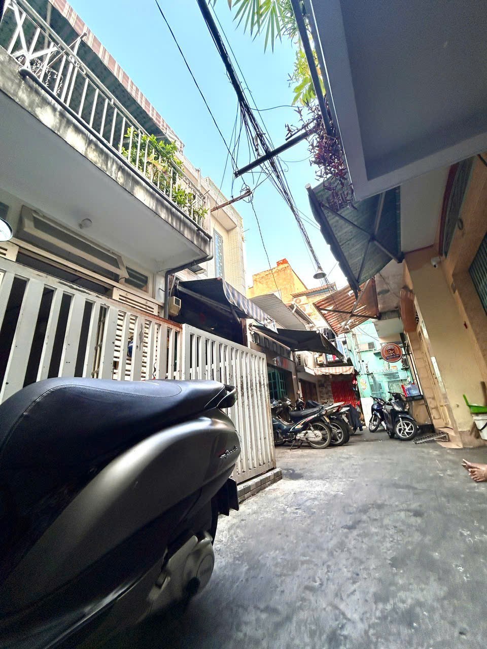BÁN NHÀ CÁCH MẶT TIỀN ĐƯỜNG XE HƠI CHỈ VÀI CĂN- NGANG 3.6M- TRƯỚC NHÀ RỘNG 4M- CHỈ 3.8ĐỒNG- LƯU 2