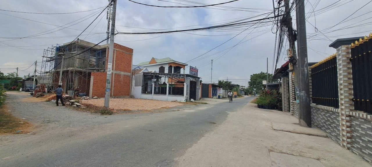Bán nhà mới xây / đường Huỳnh Minh Mương, Tân Thạnh Đông dt 83m2 1 lầu 3pn,2wc giá 3,1 tỷ