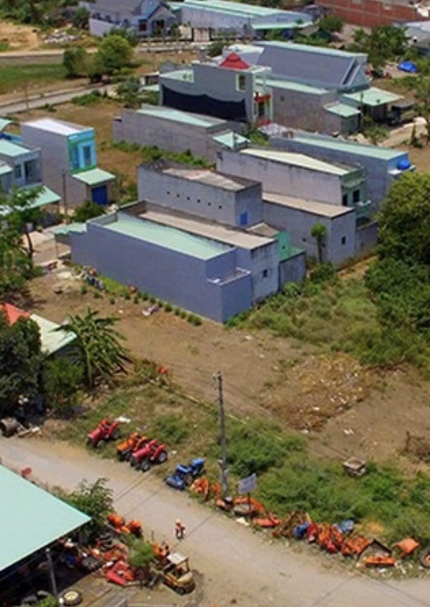 Tổng diện tích lên tới 2400m2, trong đó có 70m mặt tiền cực kỳ rộng rãi 3