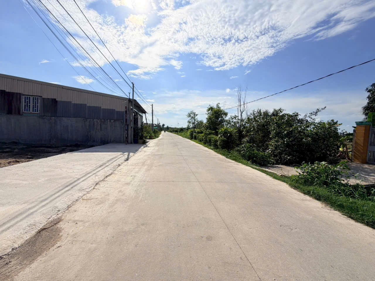 Bán đất mặt tiền đường Tám Thăng, xã Thạnh Đức dt 978,6m2 full thổ hướng Đông Bắc giá 7 tỷ 2