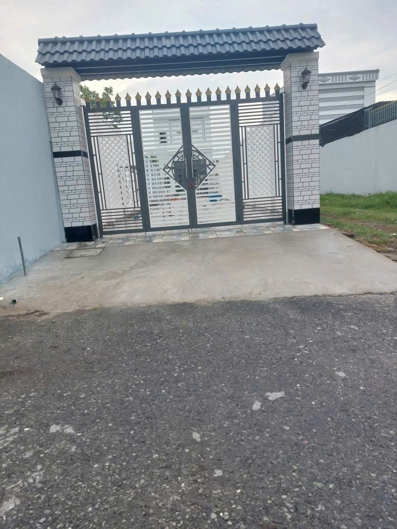 Bán nhà mới xây mt đường 411, Phước Vĩnh An dt 235m2 ( 128m2 thổ) 1 lửng, 3pn,2wc giá 3,3 tỷ