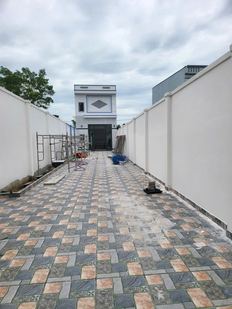Bán nhà mới xây mt đường 411, Phước Vĩnh An dt 235m2 ( 128m2 thổ) 1 lửng, 3pn,2wc giá 3,3 tỷ 2