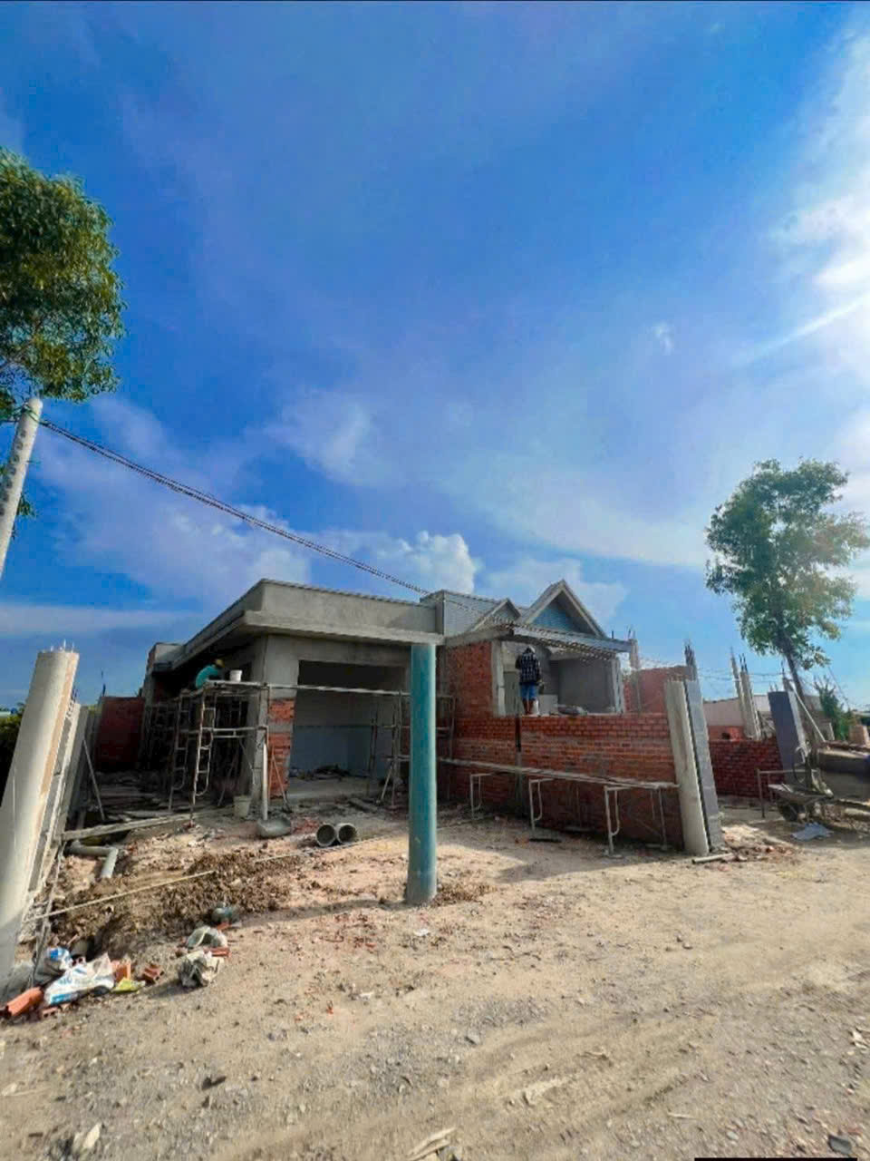 Bán 2 nhà cấp 4 đang hoàn thiện xã Lương Hòa dt 110m2 full thổ đường oto đá xanh giá 1,7 tỷ/ căn 2