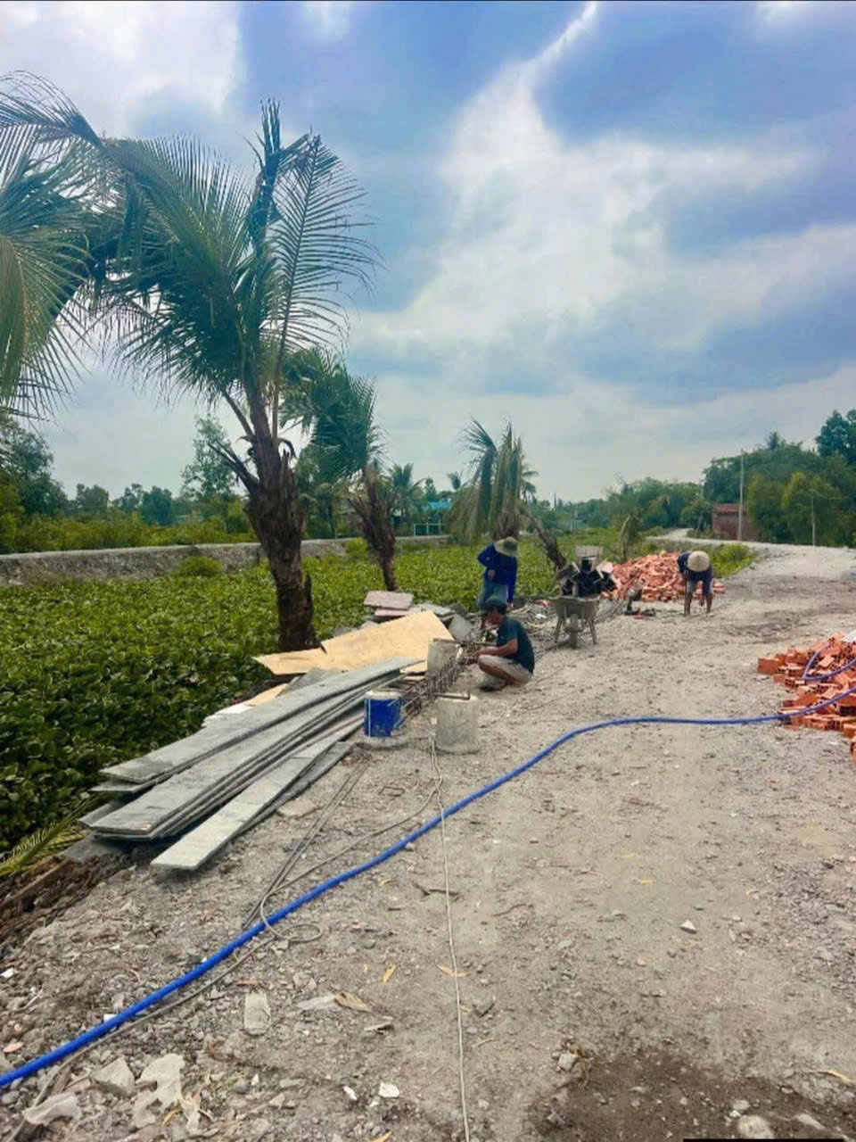 Bán 2 nhà cấp 4 đang hoàn thiện xã Lương Hòa dt 110m2 full thổ đường oto đá xanh giá 1,7 tỷ/ căn 3