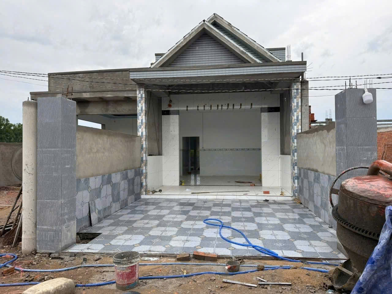 Bán 2 nhà cấp 4 đang hoàn thiện xã Lương Hòa dt 110m2 full thổ đường oto đá xanh giá 1,7 tỷ/ căn 5