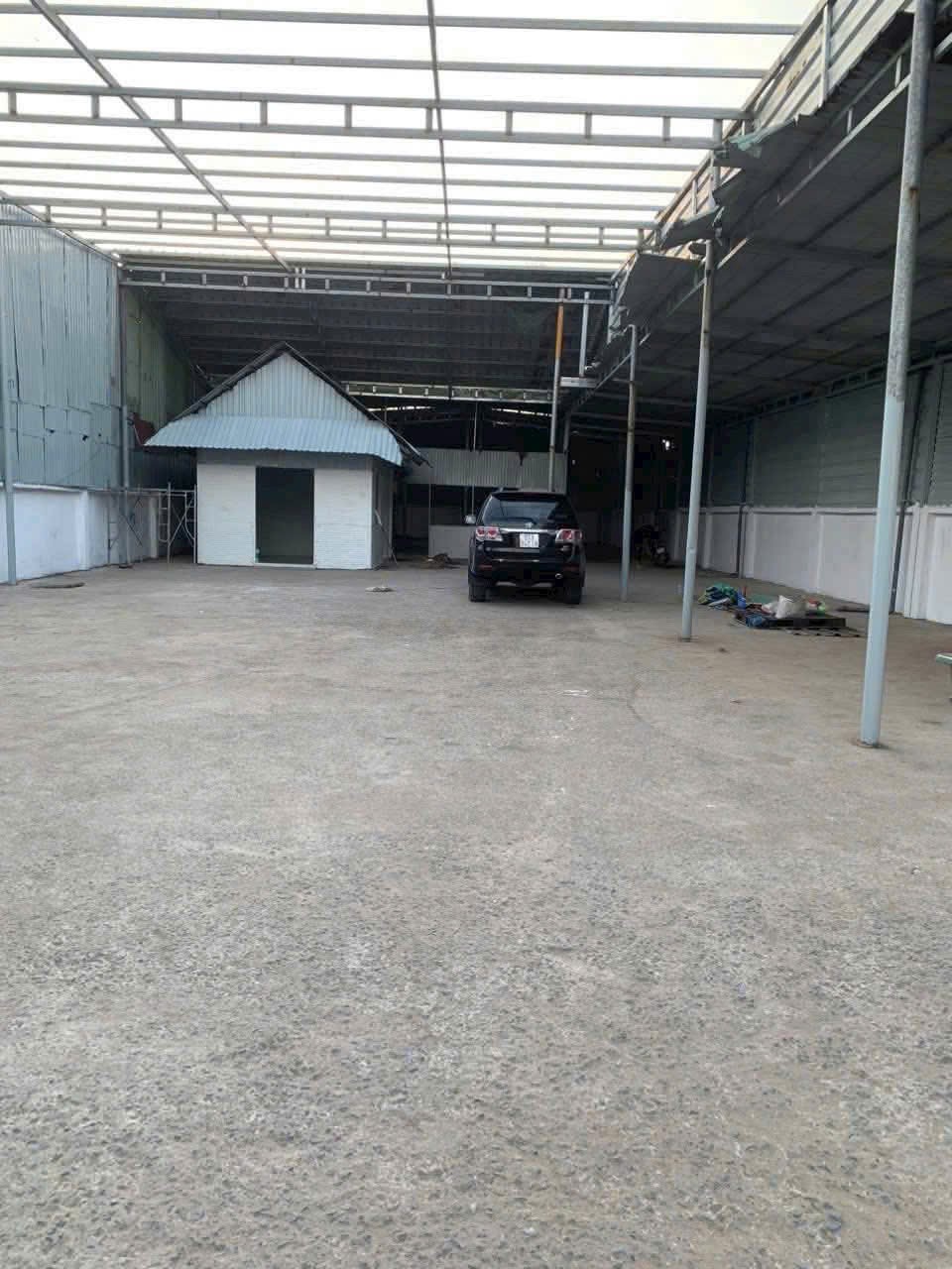 Bán nhà kho mặt tiền Võ Hữu Lợi, xã Lê Minh Xuân tdt 845m2 chưa thổ giá 12 tỷ