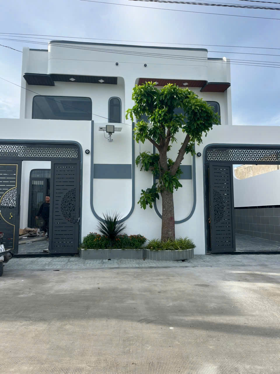 Bán 2 nhà mới xây gần chợ đình Mỹ Hạnh Bắc dt 150m2 full thổ 1 lầu 4pn,5wc hướng Nam giá 2,9 tỷ / c