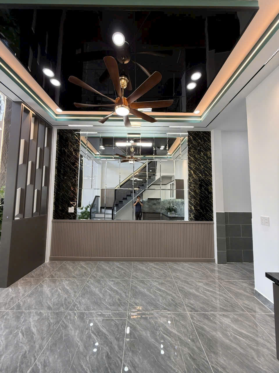 Bán 2 nhà mới xây gần chợ đình Mỹ Hạnh Bắc dt 150m2 full thổ 1 lầu 4pn,5wc hướng Nam giá 2,9 tỷ / c 6