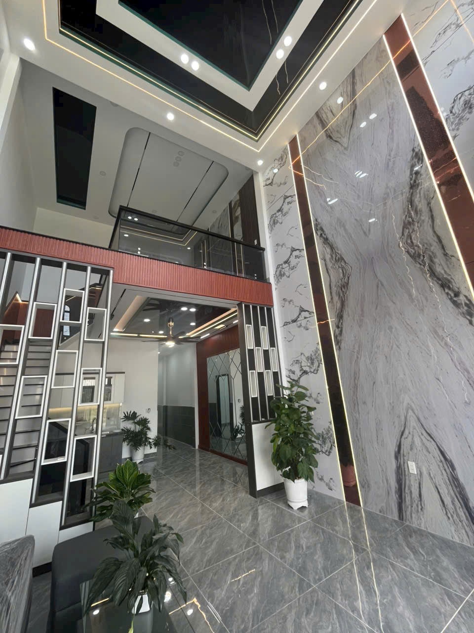 Bán 2 nhà mới xây gần chợ đình Mỹ Hạnh Bắc dt 150m2 full thổ 1 lầu 4pn,5wc hướng Nam giá 2,9 tỷ / c 12