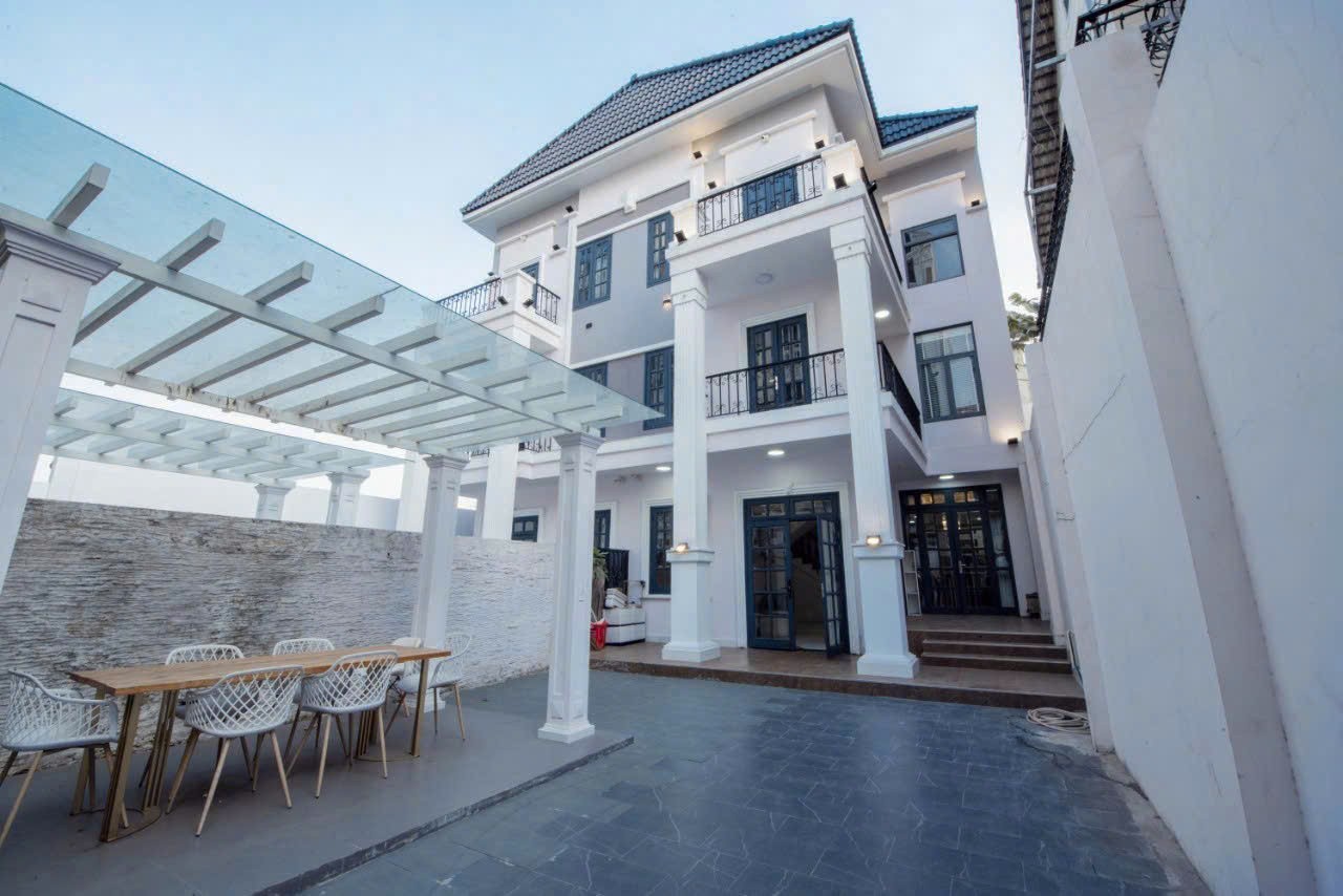 Cho thuê Biệt thự Quận 7, Hồ Chí Minh, Diện tích 200m², Giá 90 Triệu/tháng 2