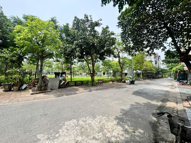 Bán đất TĐC Giang Biên 64,3m2 hướng Đông Nam, view vườn hoa thoáng trọn đời, giá tốt
