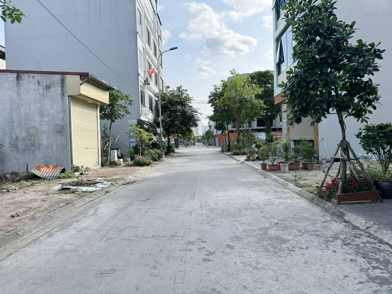 Bán đất TĐC Trâu Quỳ 98m2 mặt tiền rộng thích hợp xây VP, đường 12m thông Nguyễn Mậu Tài 2