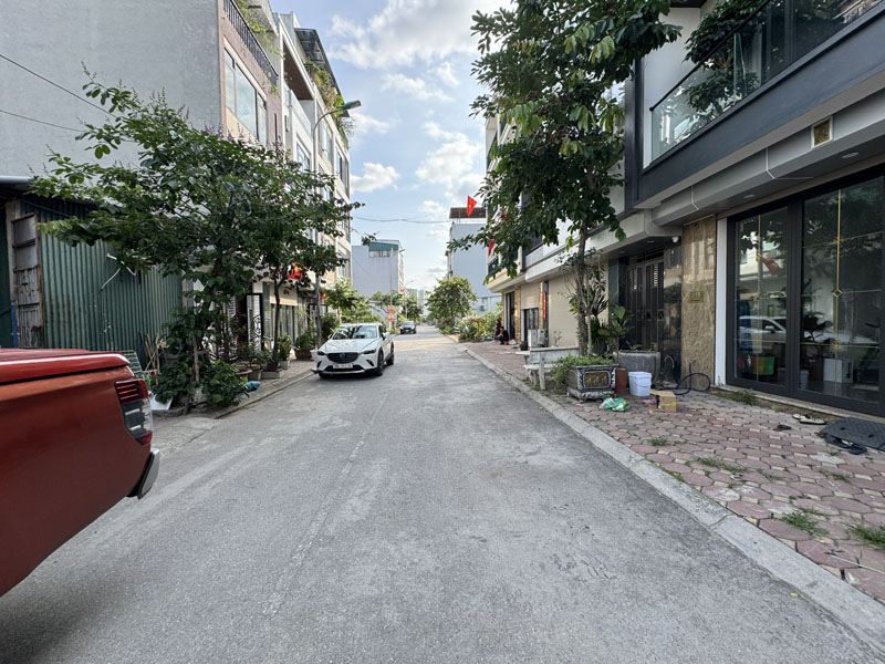 Bán đất tái định cư Trâu Quỳ 32,7m2, đường 12m thông phố Thành Trung, sát Vinhomes Gia Lâm 2