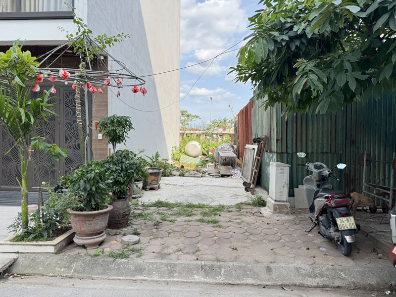 Bán đất tái định cư Trâu Quỳ 32,7m2, đường 12m thông phố Thành Trung, sát Vinhomes Gia Lâm 4