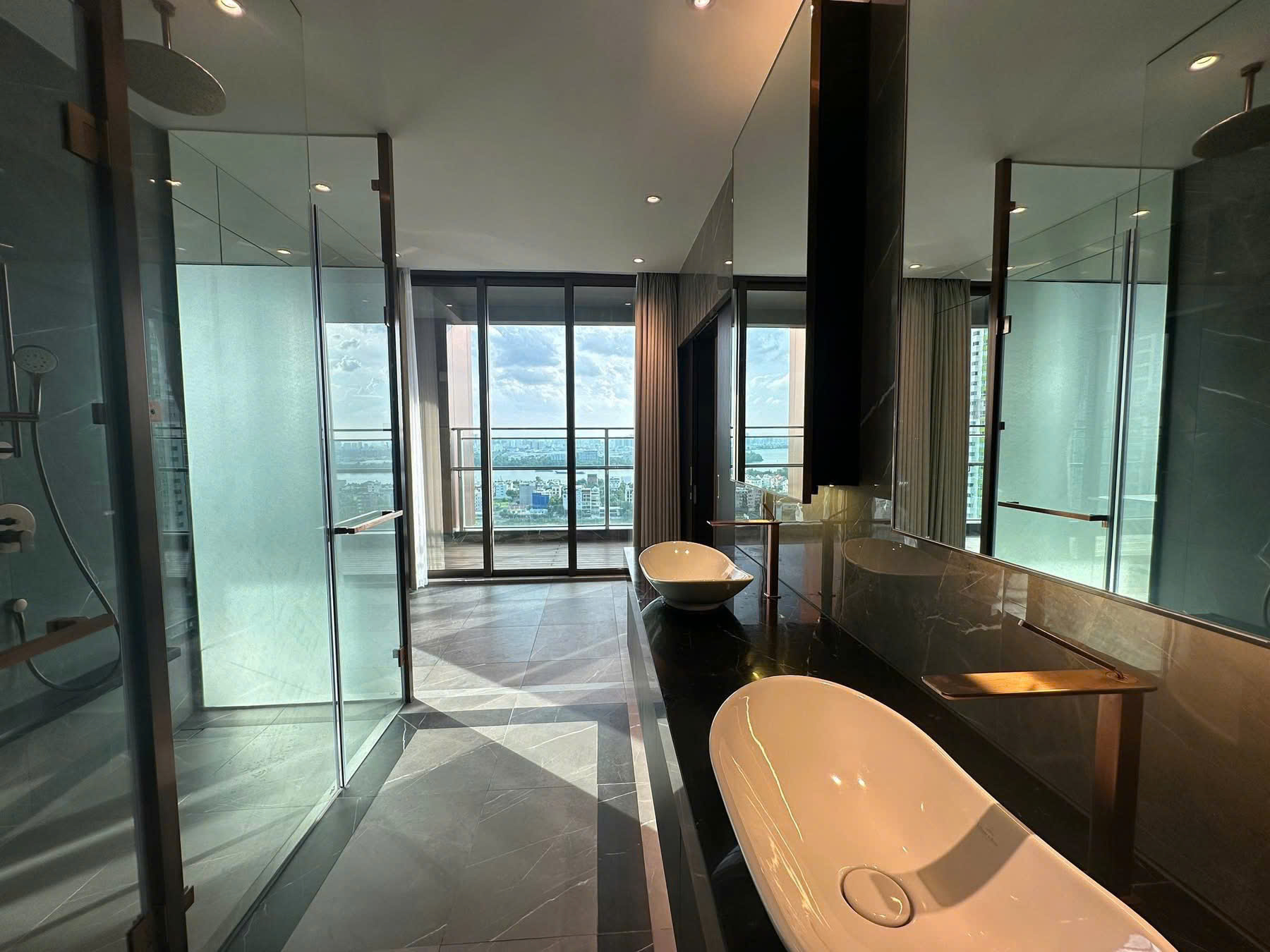 Cho thuê Căn hộ chung cư Phường Thạnh Mỹ Lợi, Quận 2, Diện tích 325m², Giá 175 Triệu/tháng
